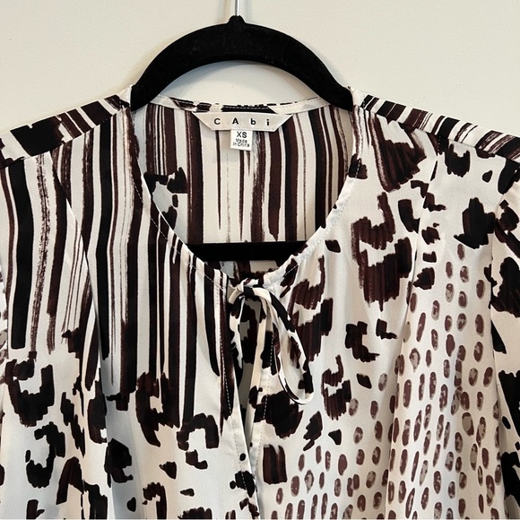 Women’s CAbi black leopard printed long sleeve crossover faux wrap blouse sz XS - Picture 3 of 4